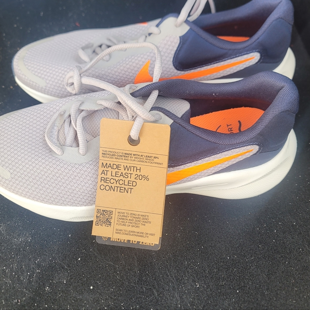NWT Nike Shoes Size 8 Nike Revolution 7 Light Iron Ore Total Orange - Picture 2 of 2